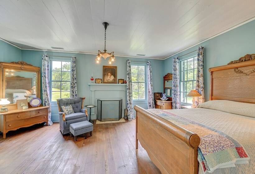 Historic Farmhouse ~ 15 Mi To Winston Salem