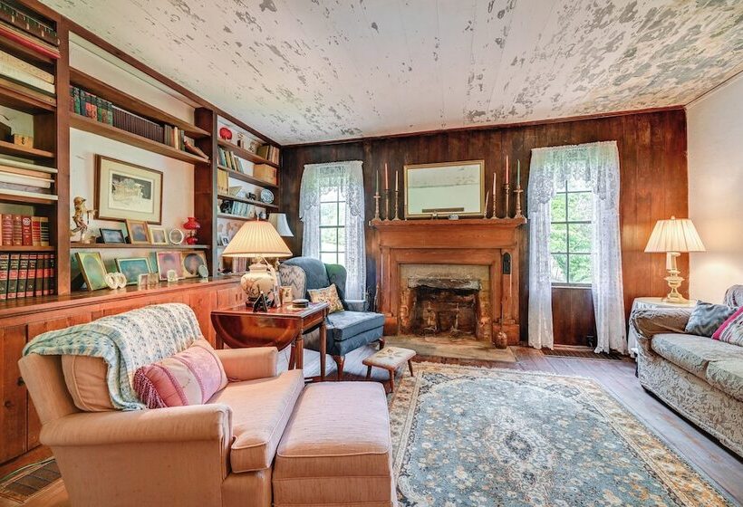 Historic Farmhouse ~ 15 Mi To Winston Salem