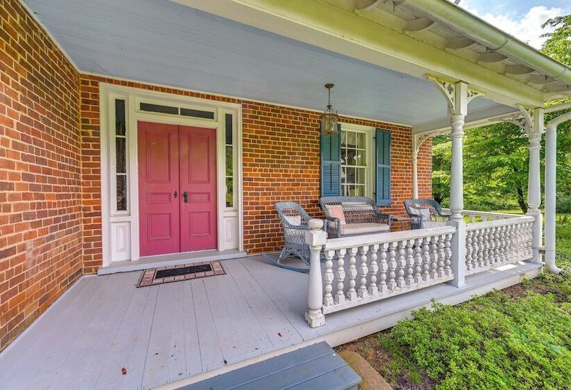 Historic Farmhouse ~ 15 Mi To Winston Salem