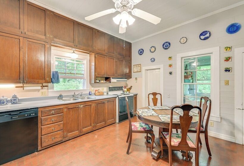 Historic Farmhouse ~ 15 Mi To Winston Salem