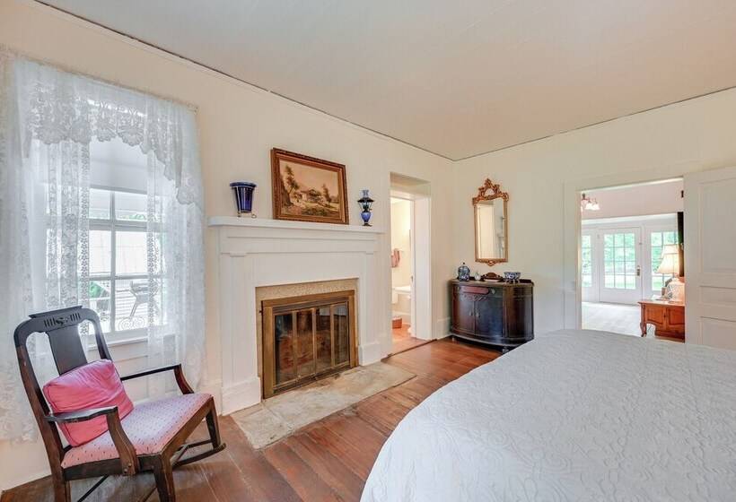 Historic Farmhouse ~ 15 Mi To Winston Salem