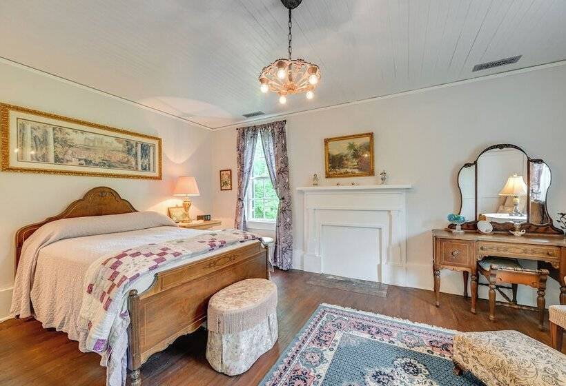 Historic Farmhouse ~ 15 Mi To Winston Salem