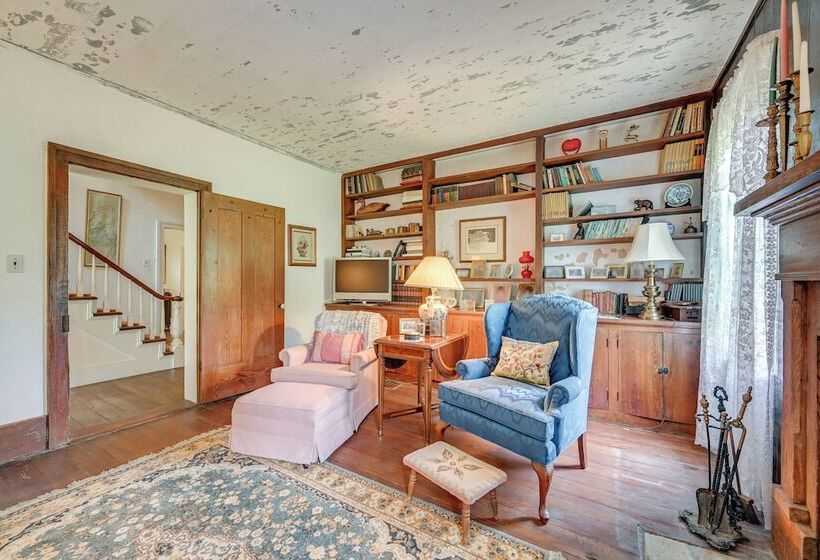 Historic Farmhouse ~ 15 Mi To Winston Salem