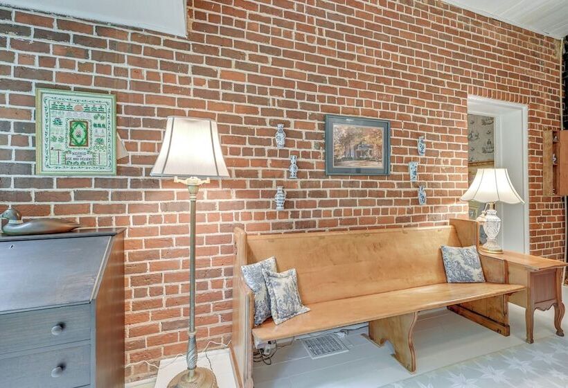 Historic Farmhouse ~ 15 Mi To Winston Salem