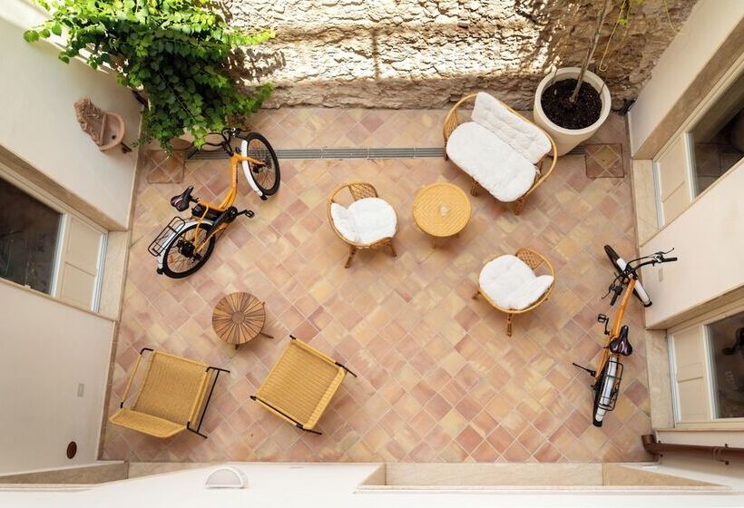 مسافرخانه Fortaleza Charme House