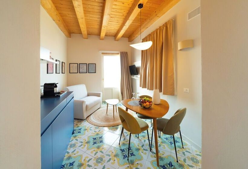 مسافرخانه Fortaleza Charme House