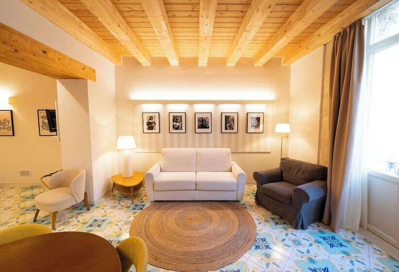 مسافرخانه Fortaleza Charme House