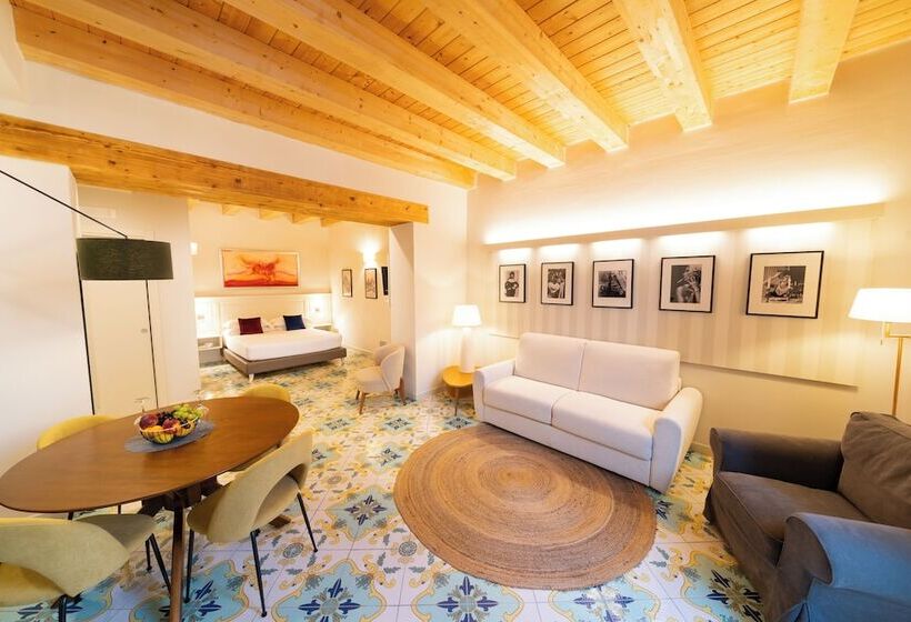 مسافرخانه Fortaleza Charme House