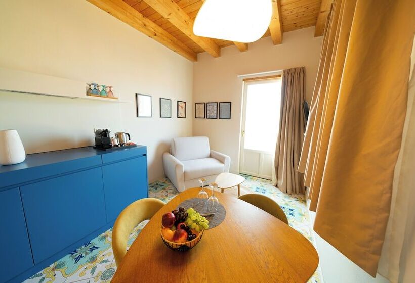 مسافرخانه Fortaleza Charme House