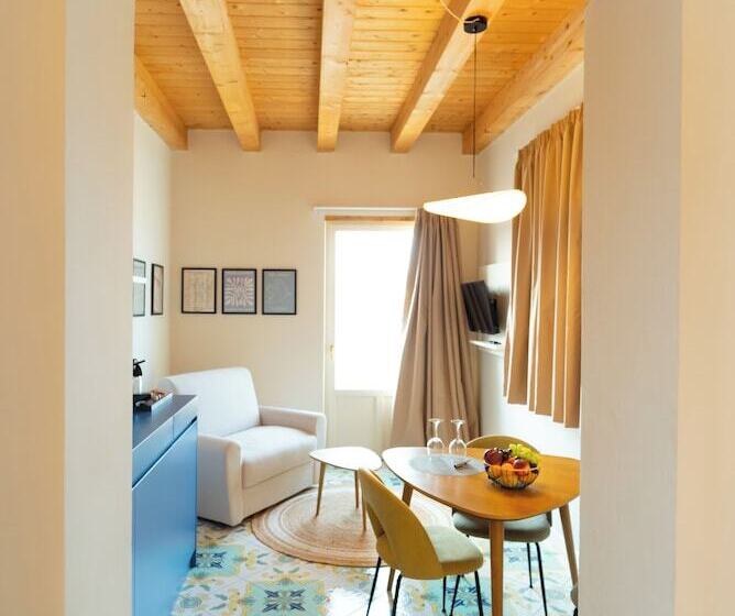 مسافرخانه Fortaleza Charme House