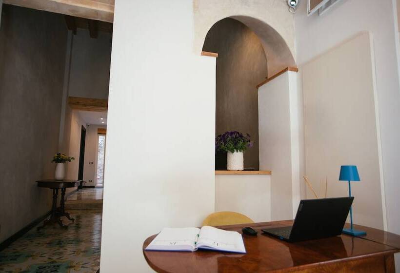 مسافرخانه Fortaleza Charme House