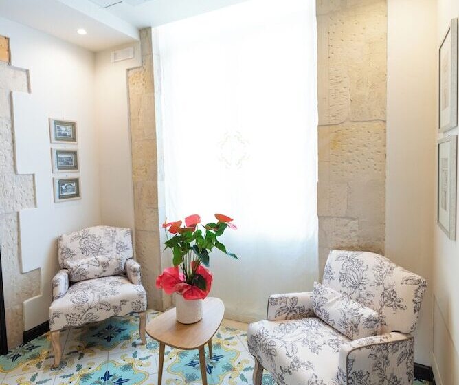 مسافرخانه Fortaleza Charme House