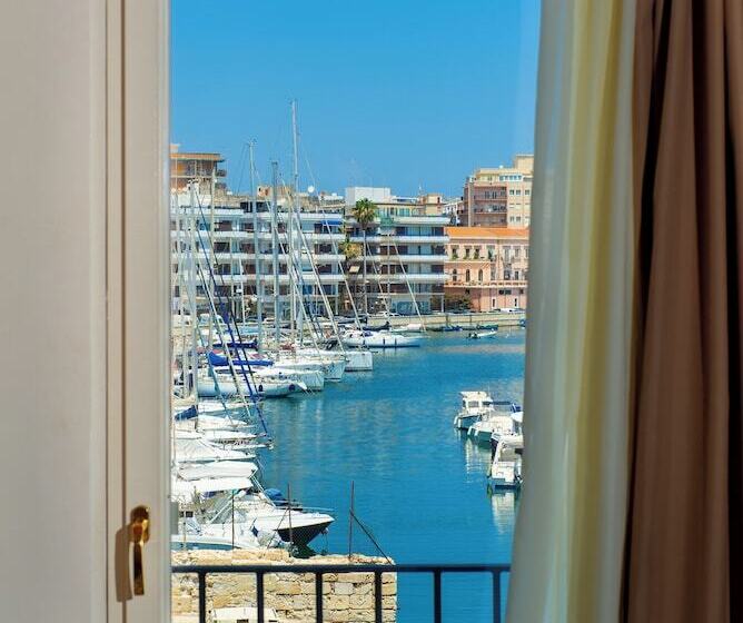 مسافرخانه Fortaleza Charme House