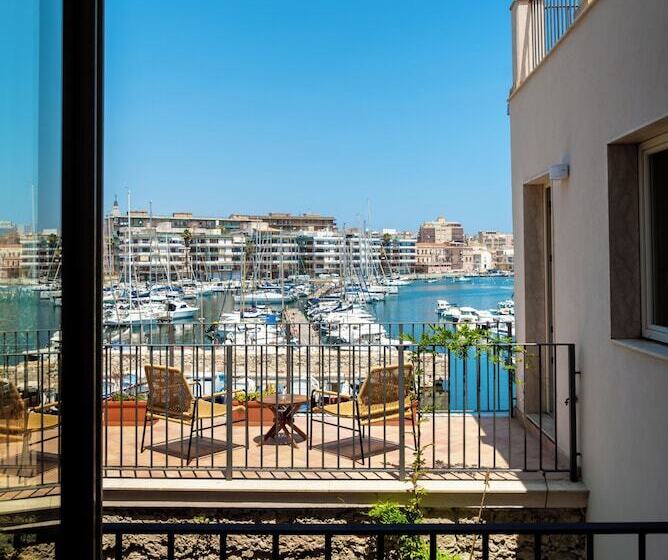 مسافرخانه Fortaleza Charme House