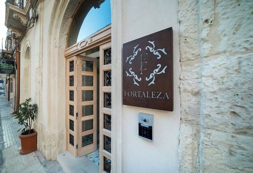 مسافرخانه Fortaleza Charme House