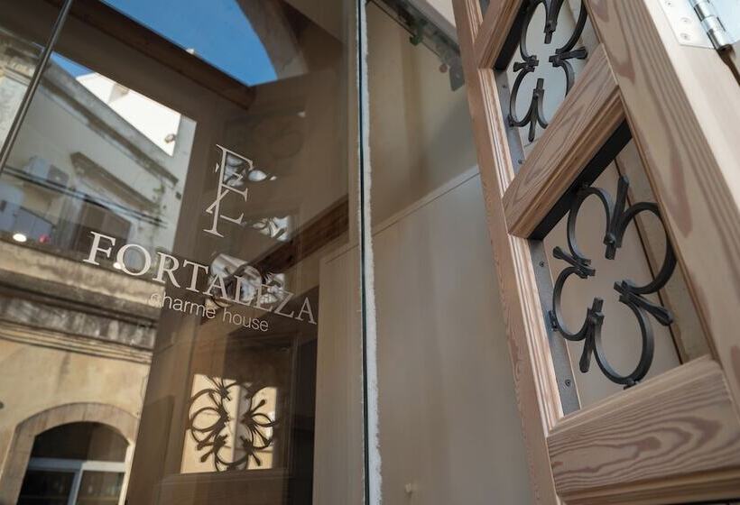 مسافرخانه Fortaleza Charme House