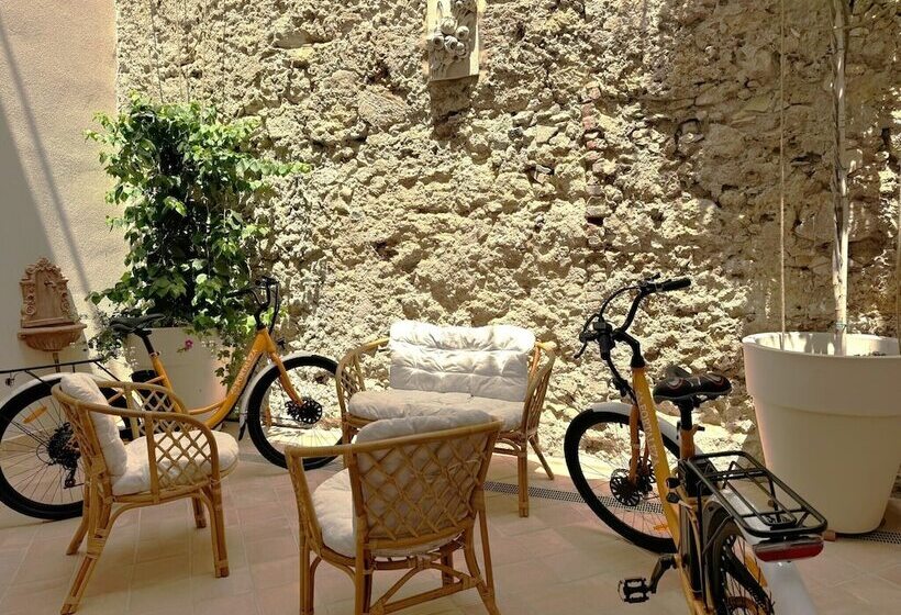 مسافرخانه Fortaleza Charme House