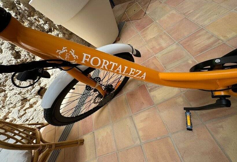 مسافرخانه Fortaleza Charme House