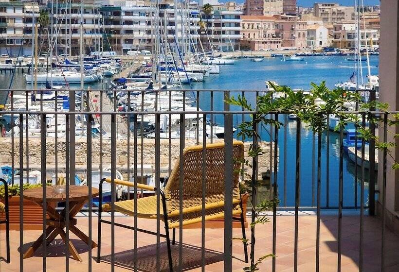 مسافرخانه Fortaleza Charme House