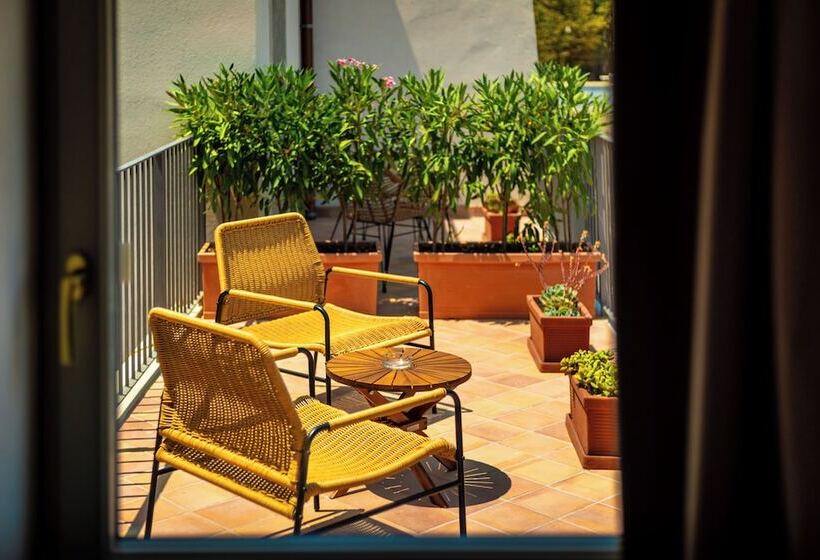 مسافرخانه Fortaleza Charme House