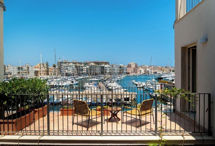 مسافرخانه Fortaleza Charme House