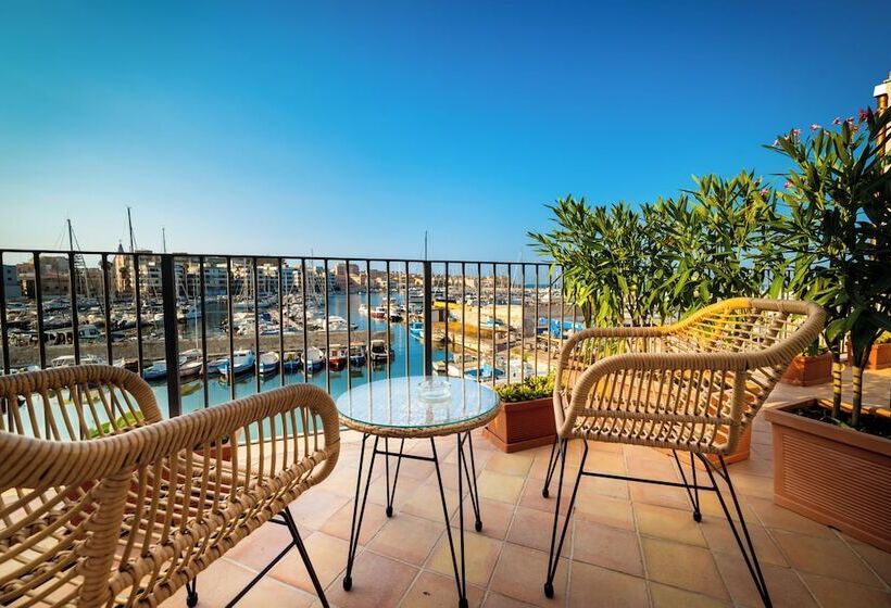 مسافرخانه Fortaleza Charme House