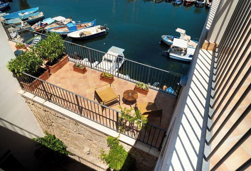 مسافرخانه Fortaleza Charme House