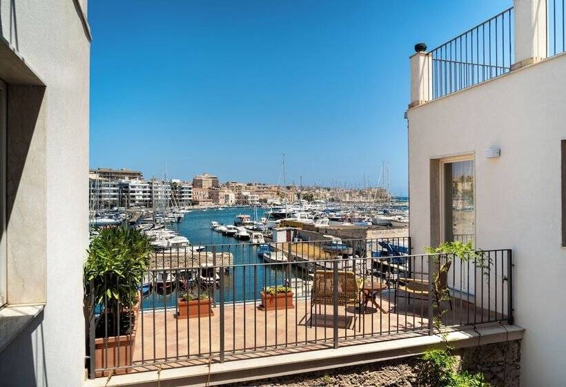 مسافرخانه Fortaleza Charme House