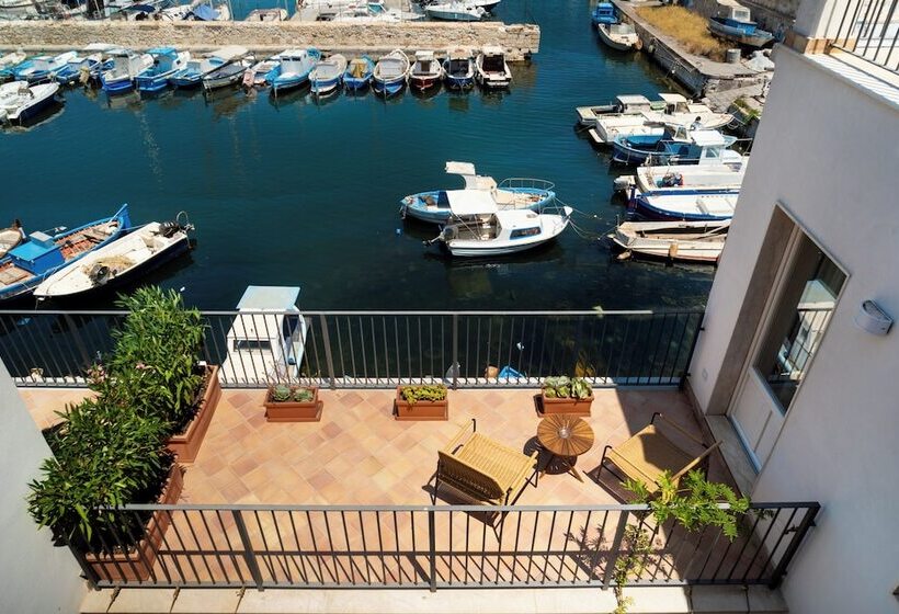 مسافرخانه Fortaleza Charme House