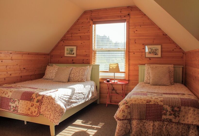 Хостел Pebble Cove Farm