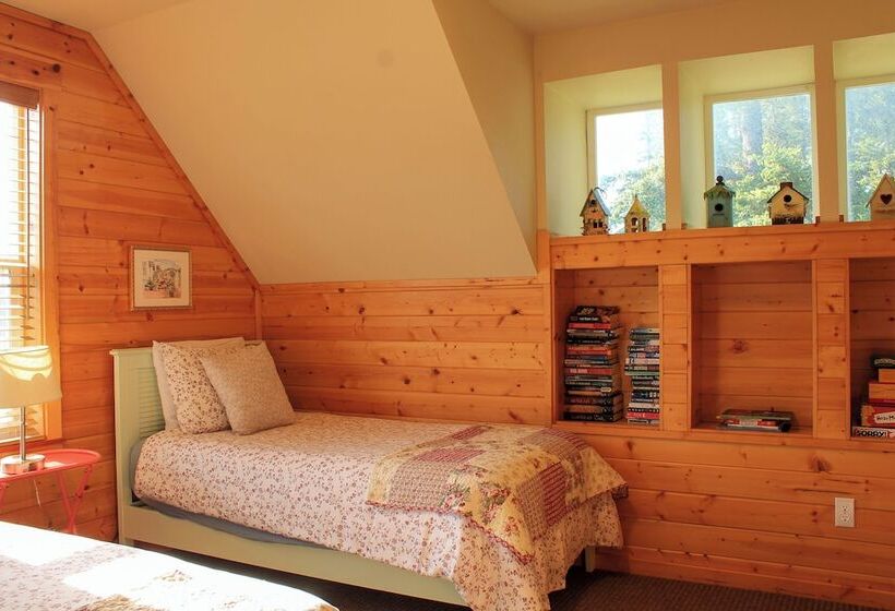 Хостел Pebble Cove Farm