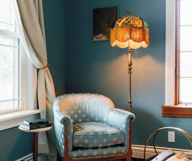 פונדק Silas House