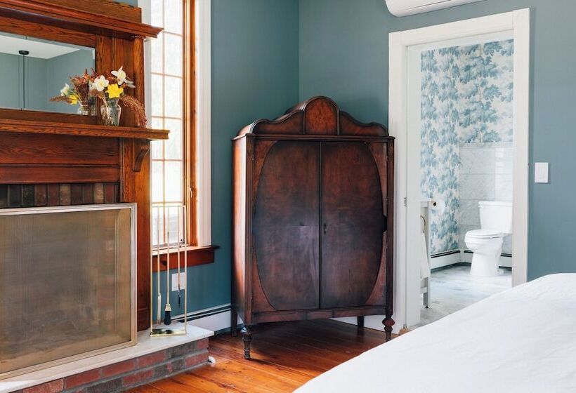 פונדק Silas House