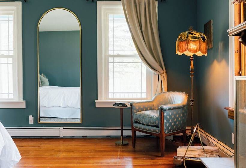 פונדק Silas House