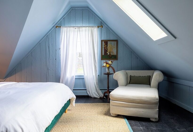 פונדק Silas House