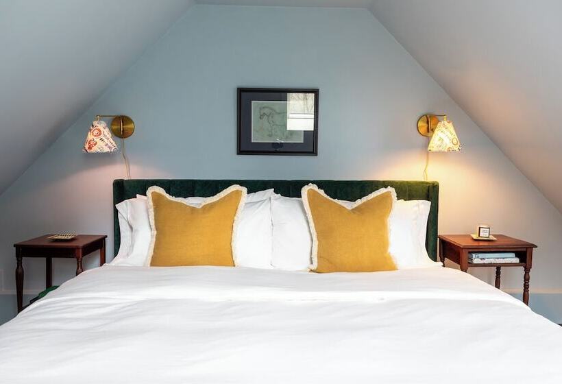 פונדק Silas House