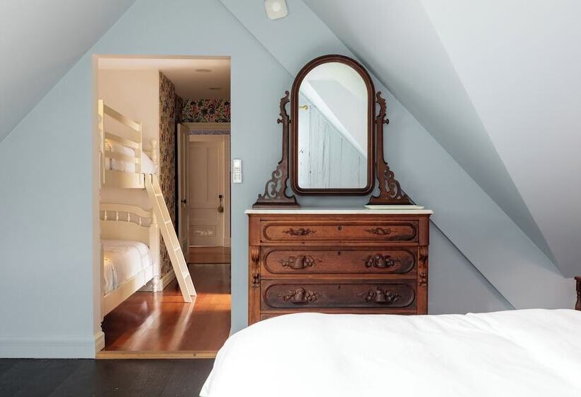 פונדק Silas House