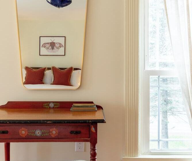 פונדק Silas House