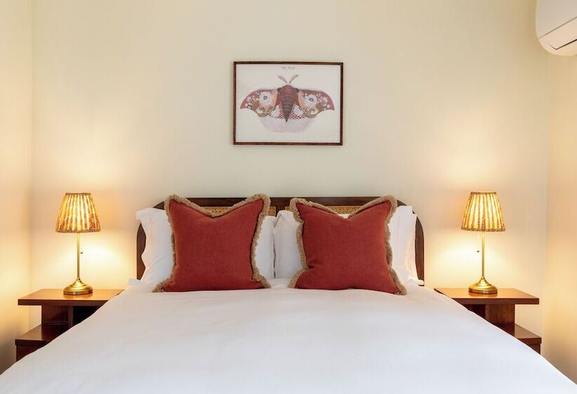 פונדק Silas House