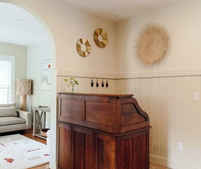 פונדק Silas House