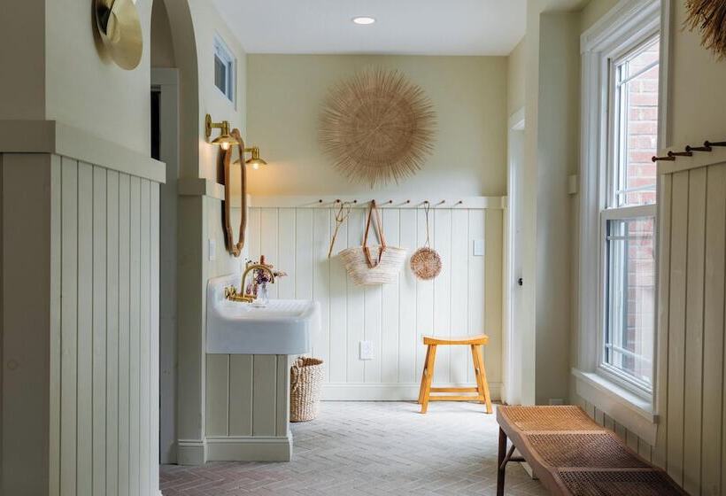 פונדק Silas House