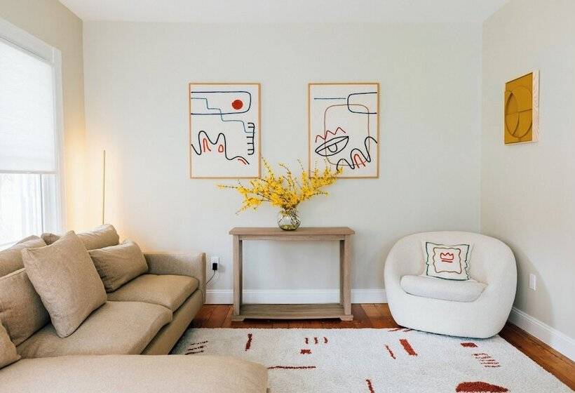 פונדק Silas House