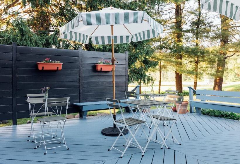 פונדק Silas House