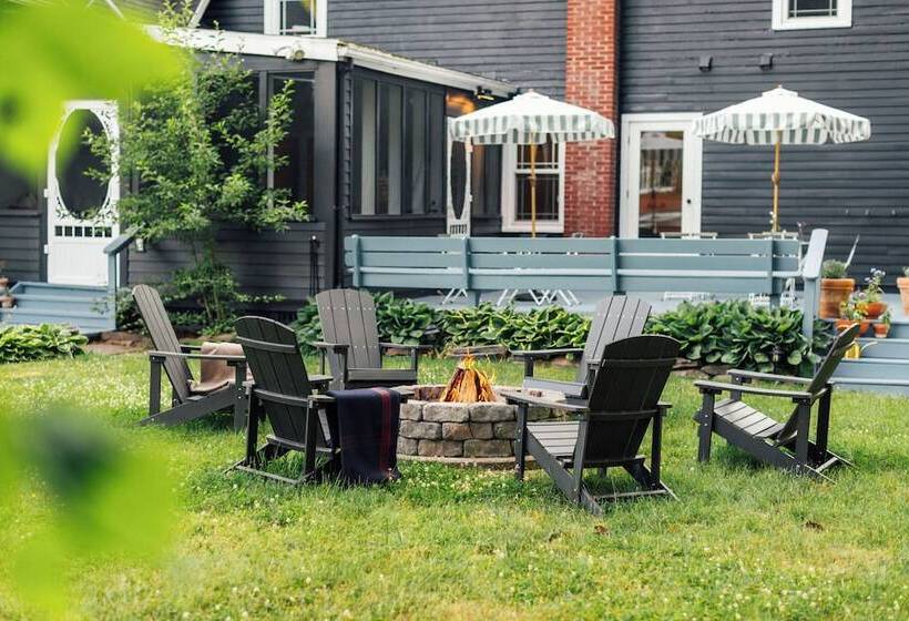 פונדק Silas House