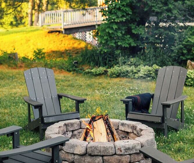 פונדק Silas House