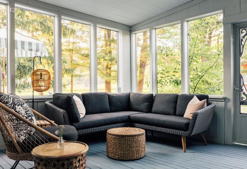 פונדק Silas House