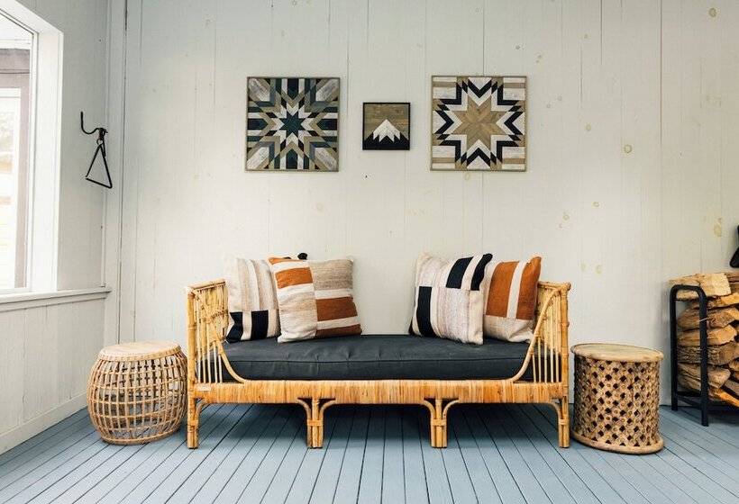 פונדק Silas House