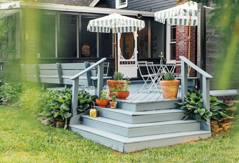 פונדק Silas House