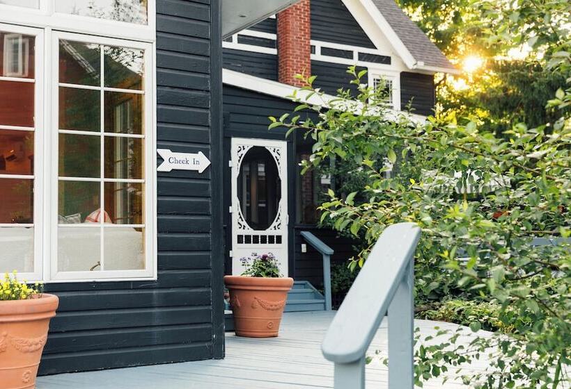 פונדק Silas House