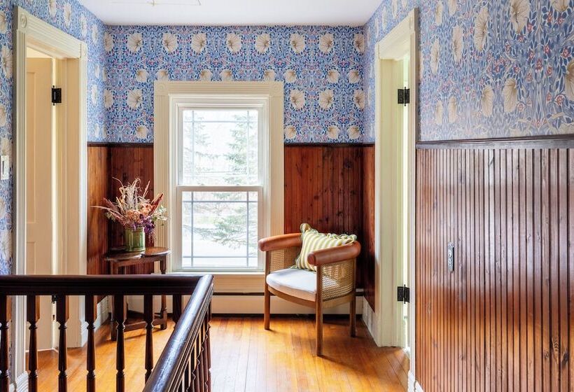 פונדק Silas House